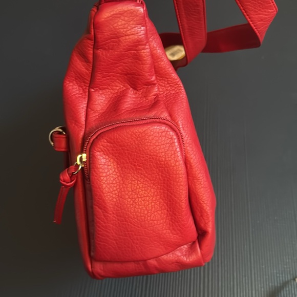 Bueno Vintage NWT purse, red, plethora of pockets! Adjustable strap - Picture 5 of 14